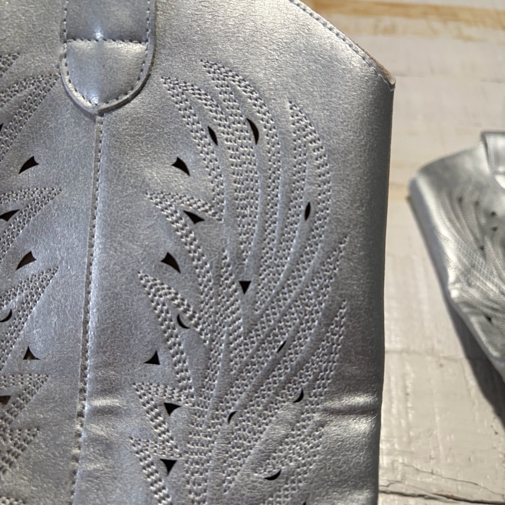 Mi.iM Metallic Silver Cowboy Boots NEW size 6.5‎ Cutout Detail Western Festival - Picture 3 of 12